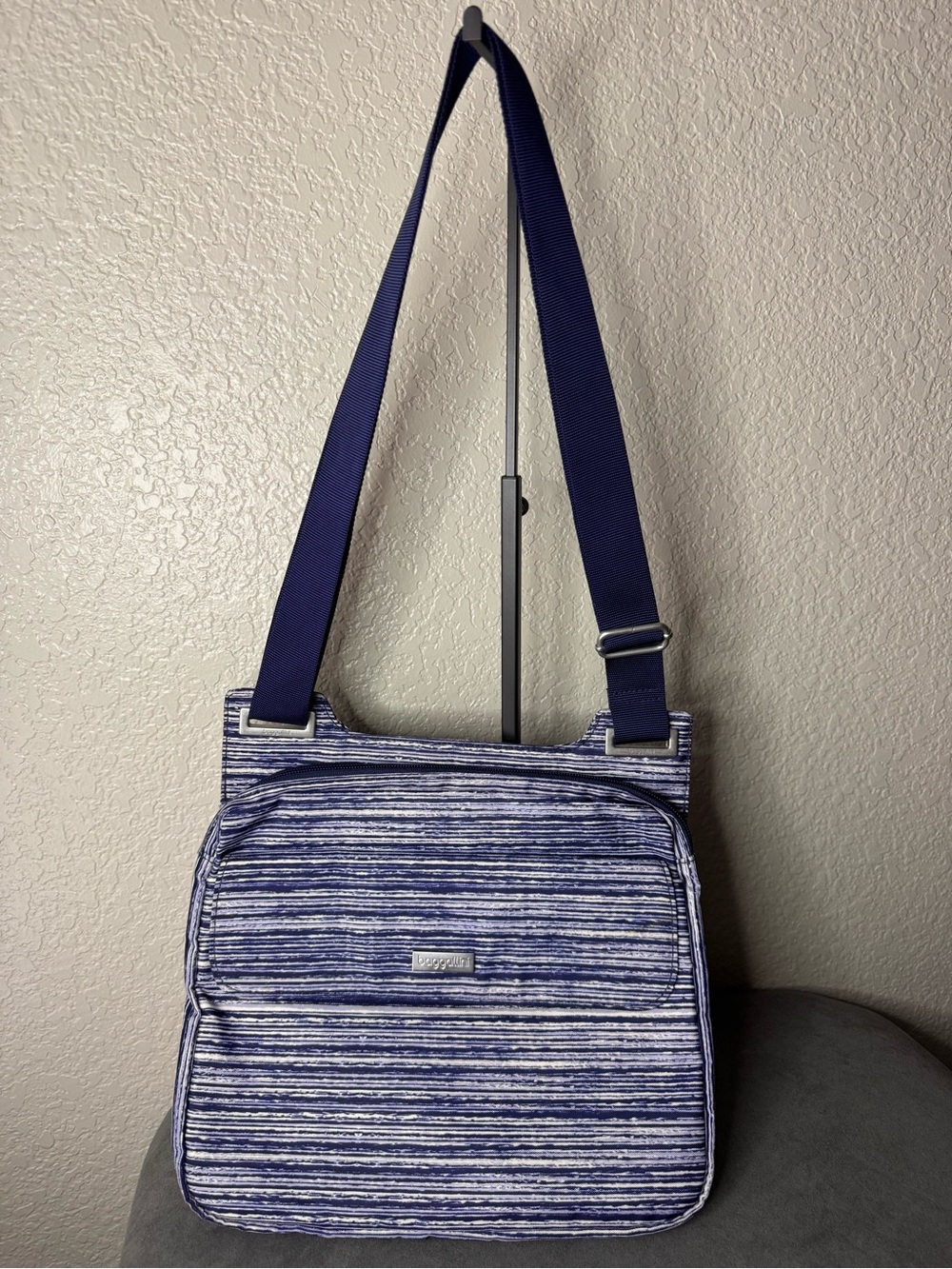 Baggallini Blue White Striped Travel Crossbody Shoulder Bag Organizer